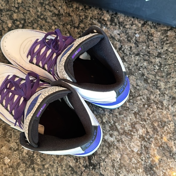 Jordan retro 2 dark concord sneakers - White and PurpleEUC 11 - Picture 8 of 12
